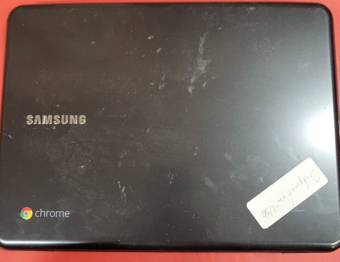Broken lot of 2 Samsung Notebook – XE500C21