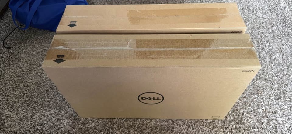 Dell latitude 7350 (512GB, 16GB, 164U) – Dell K21M Keyboard – 2 E2222H Monitors