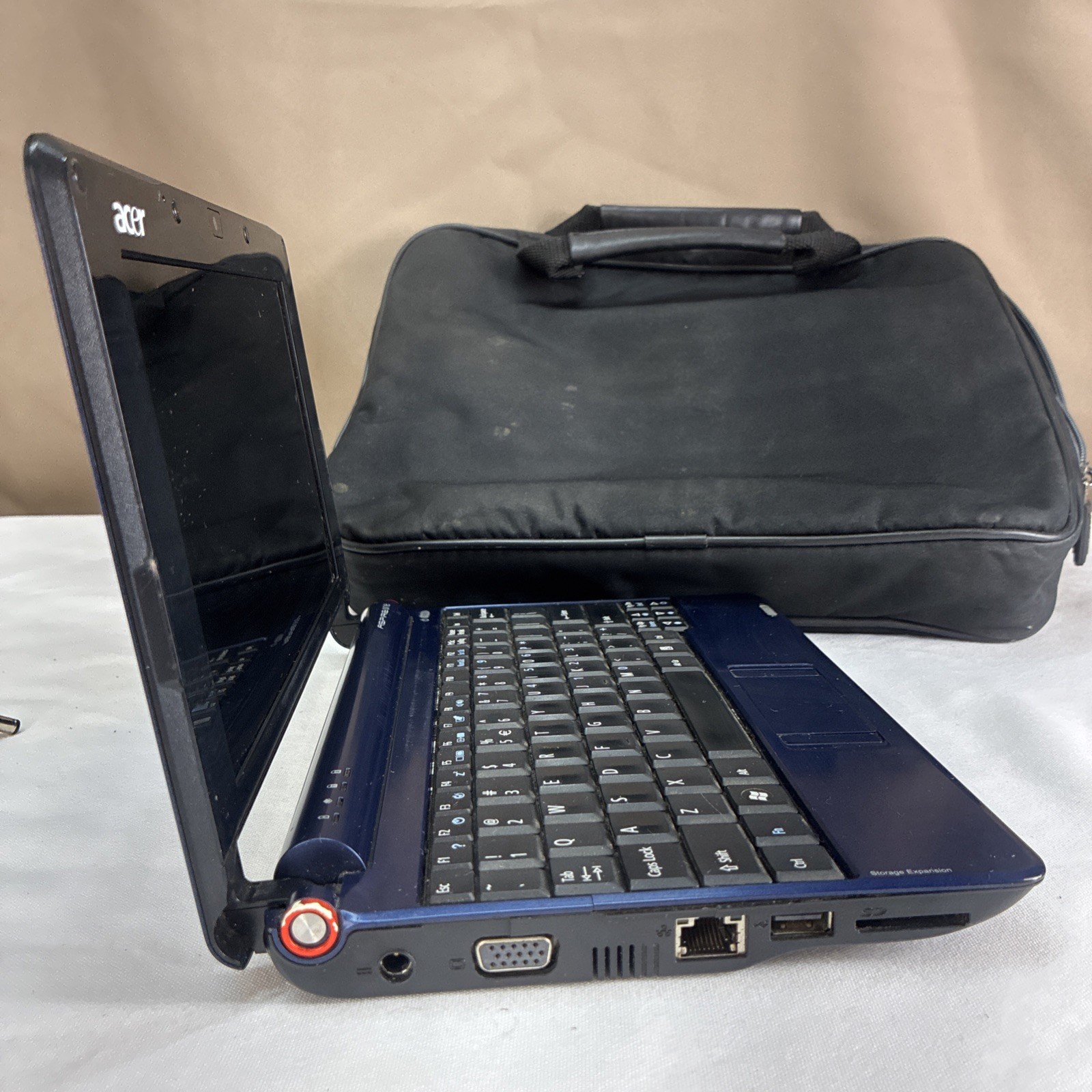 Acer One Mini Laptop Computer Windows Xp W/Mouse, Power Cord, & Carry Bag