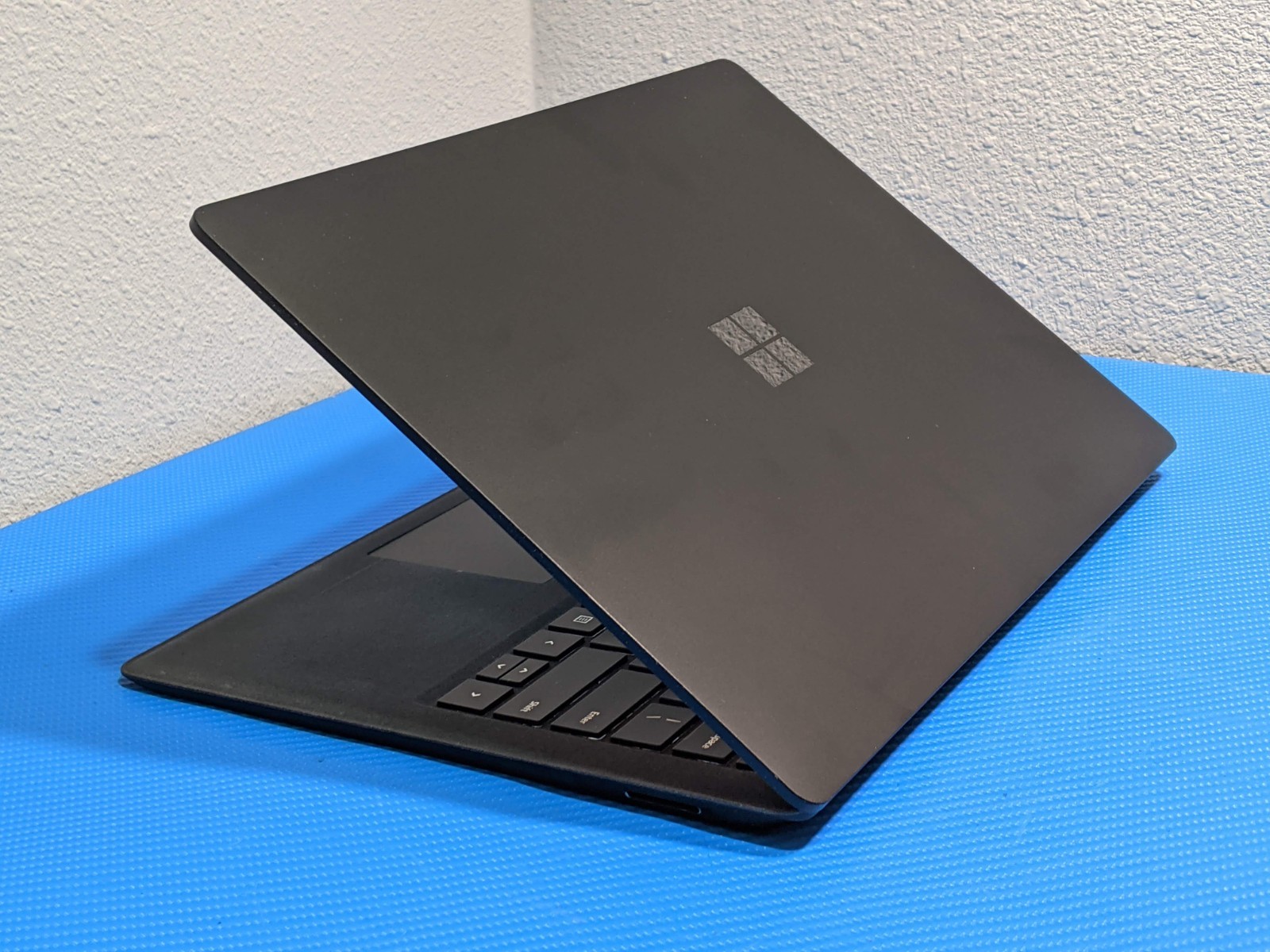 MS Surface Laptop 2 1769 13.5″ 2256×1504 TOUCH i7-8th 1.9GHz 8GB 256GB SSD W11P