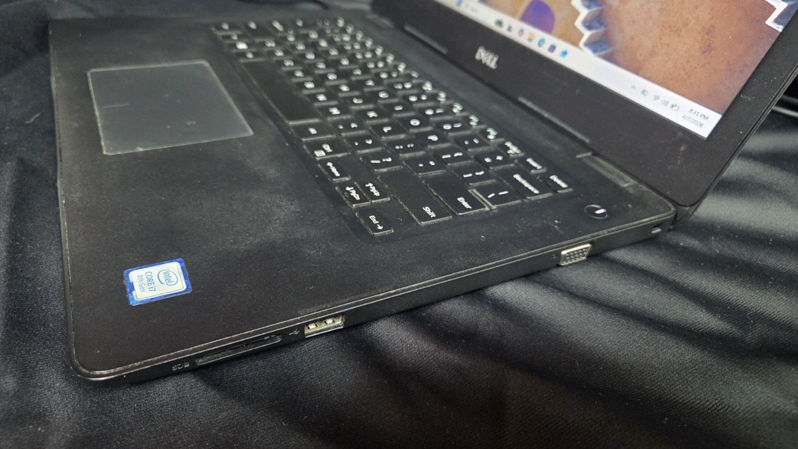 Dell Latitude 3590 15.6” i7-8550U 8GB RAM 256GB SSD R7 M460 Win11P wifi