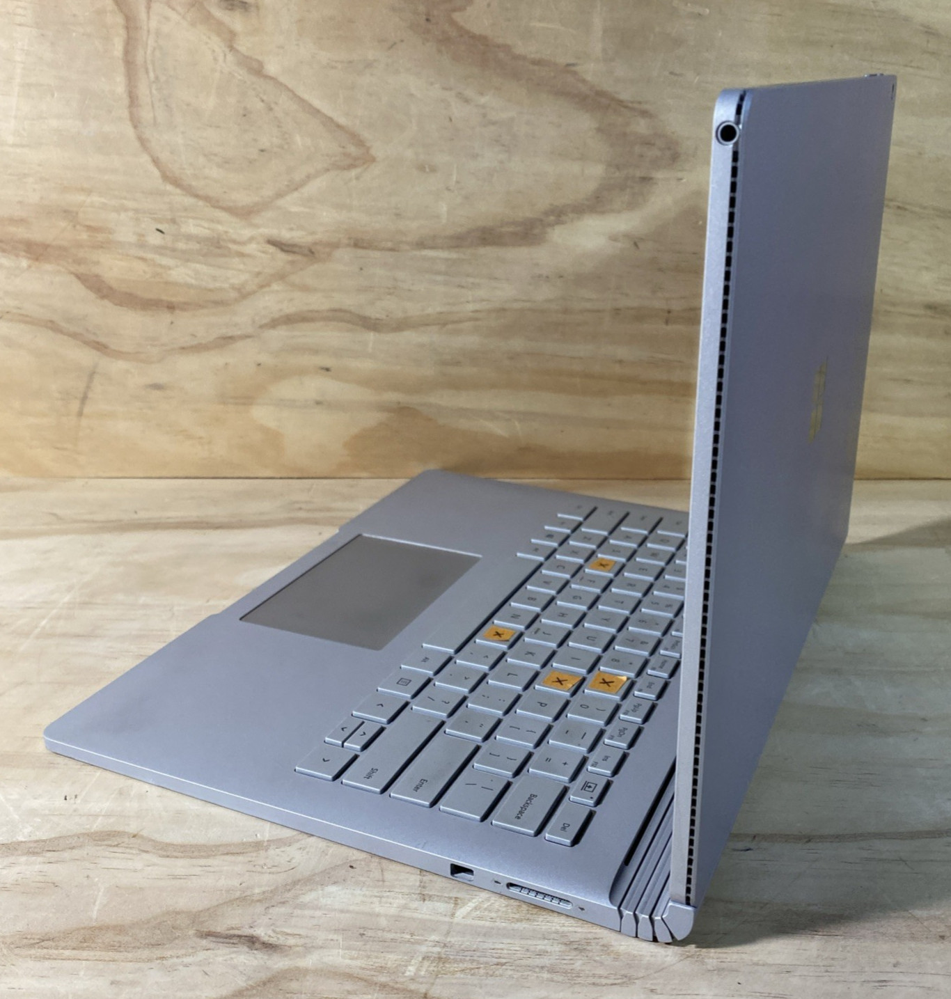 Microsoft SurfaceBook 13.5″ i5-6300U 2.40 GHz 8 GB RAM 128 GB SSD Win10/Read