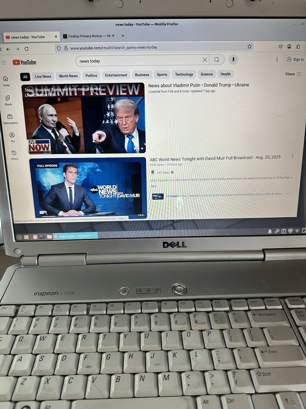 dell inspiron 1720 laptop 320 /2GB Linux Mint OS 21.3. Works. READ.