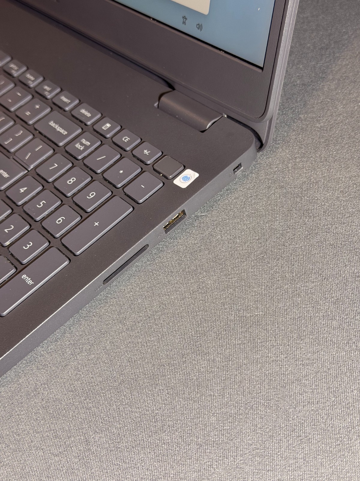 Dell Inspiron 3501 15.6″ FHD Touch i7-1165G7 16GB RAM 512GB SSD