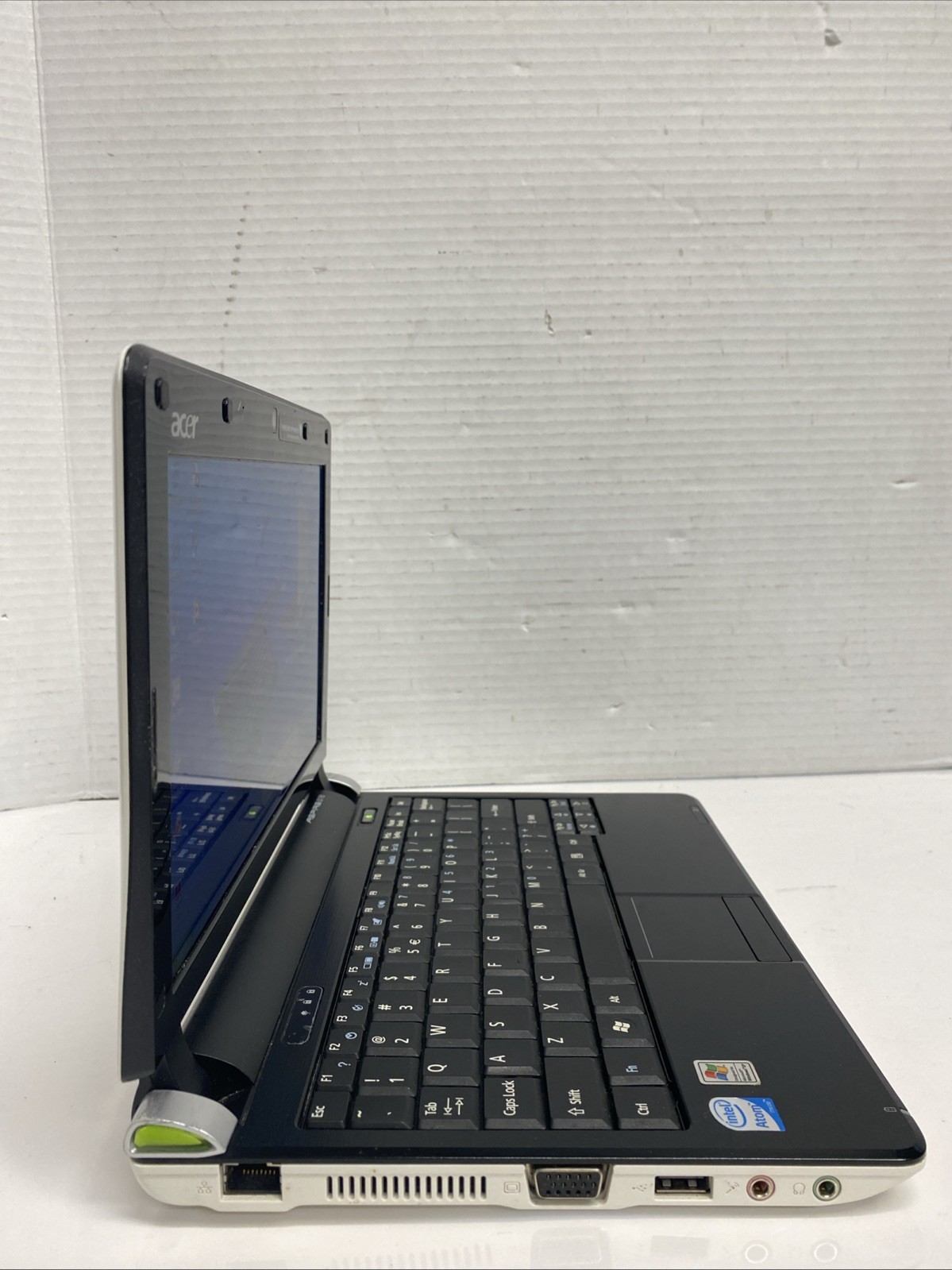 Acer Aspire One KAV60 10″ Netbook Black Intel Atom 1.6GHz 160GB HDD Windows XP