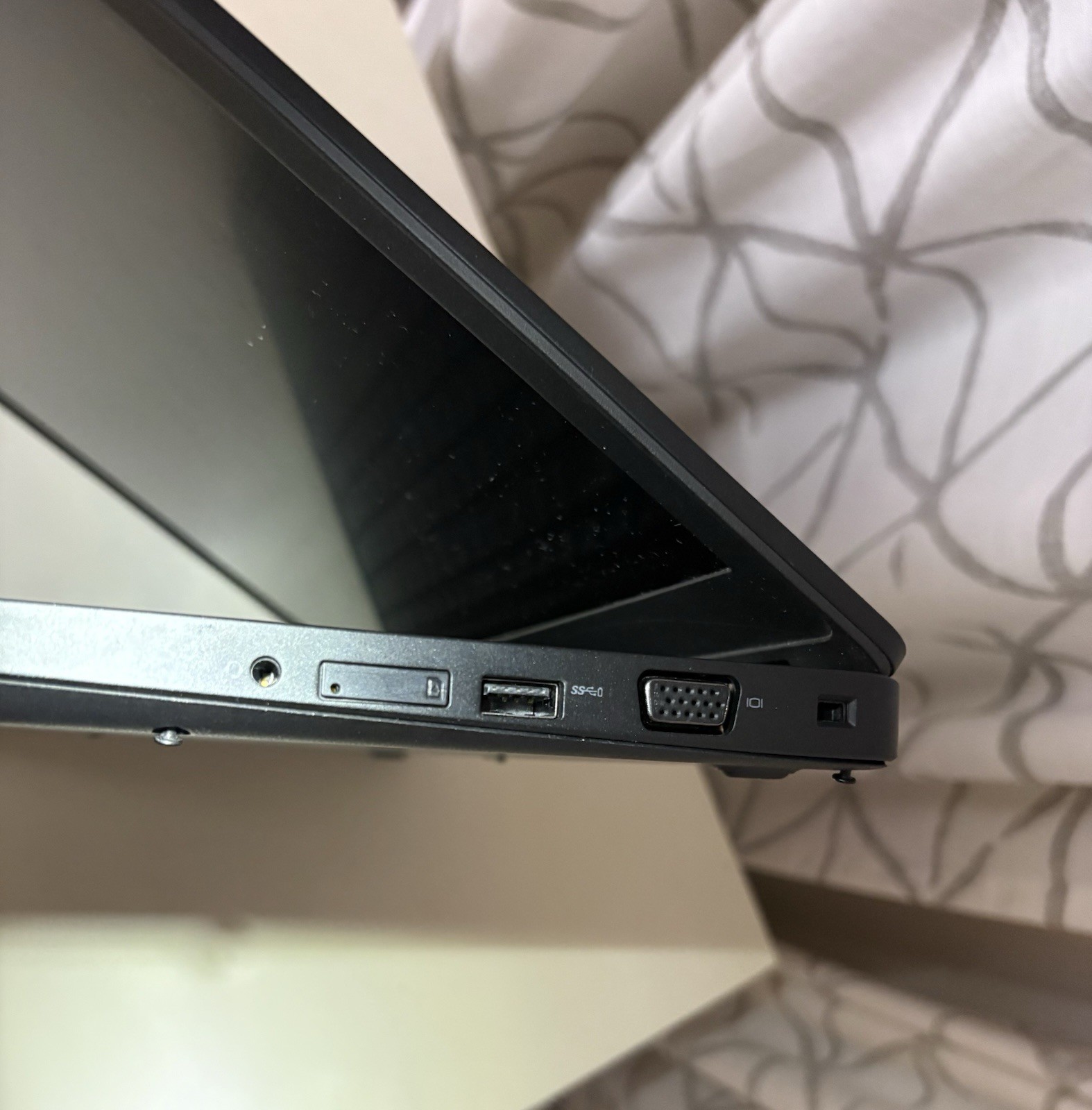 DELL LATITUDE 5591 15.6″ i5-8400H, **READ, NO SSD, NO RAM**