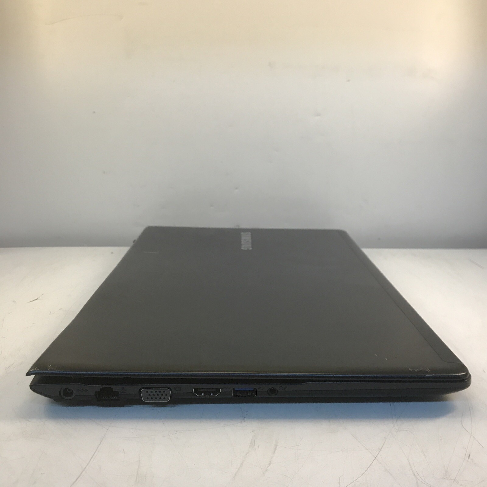 Samsung NP470R5E 15.6″ unknown cpu 4GB No HDD No power missing screen for parts