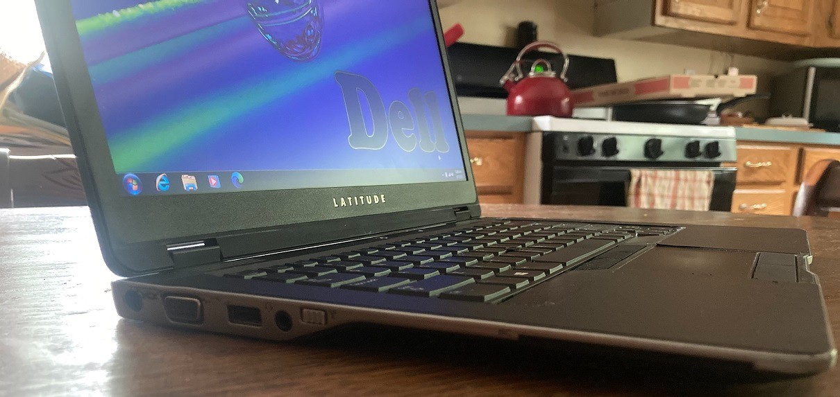 14.1″ Dell Laptop E5420/30 Vintage Windows XP Pro 32 Bit 2ghz 4gb 160gb DVD