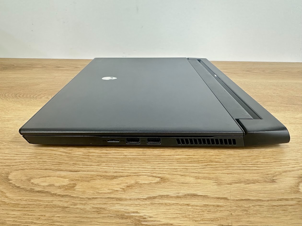 Alienware M15 R4 Core i7 10870H 32GB DDR4 Nvidia GeForce RTX 3070 512GB SSD 2021