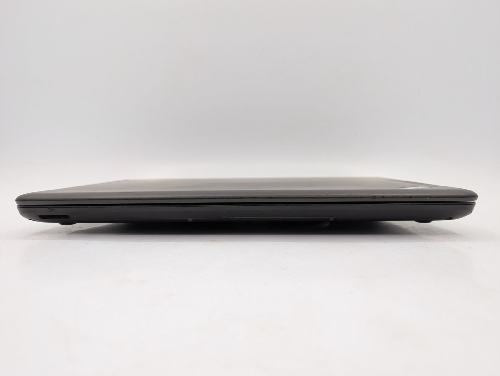 Lenovo ThinkPad E560 15.6″ Display Intel Core i5-6200U 2.30 GHz 4GB RAM Black