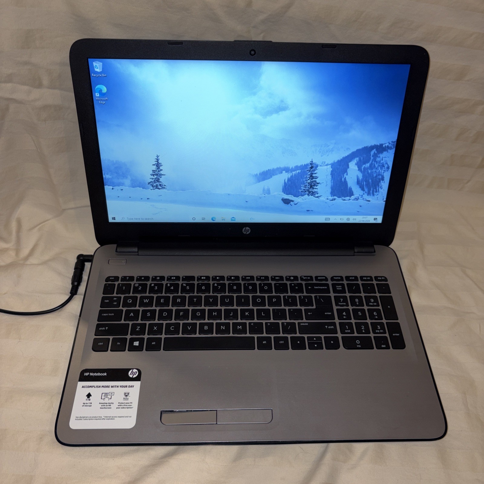 HP 15-ba113cl 15.6″ AMD A10-9600P@2.4GHz 12GB 1TB HDD Windows 10 Home Laptop