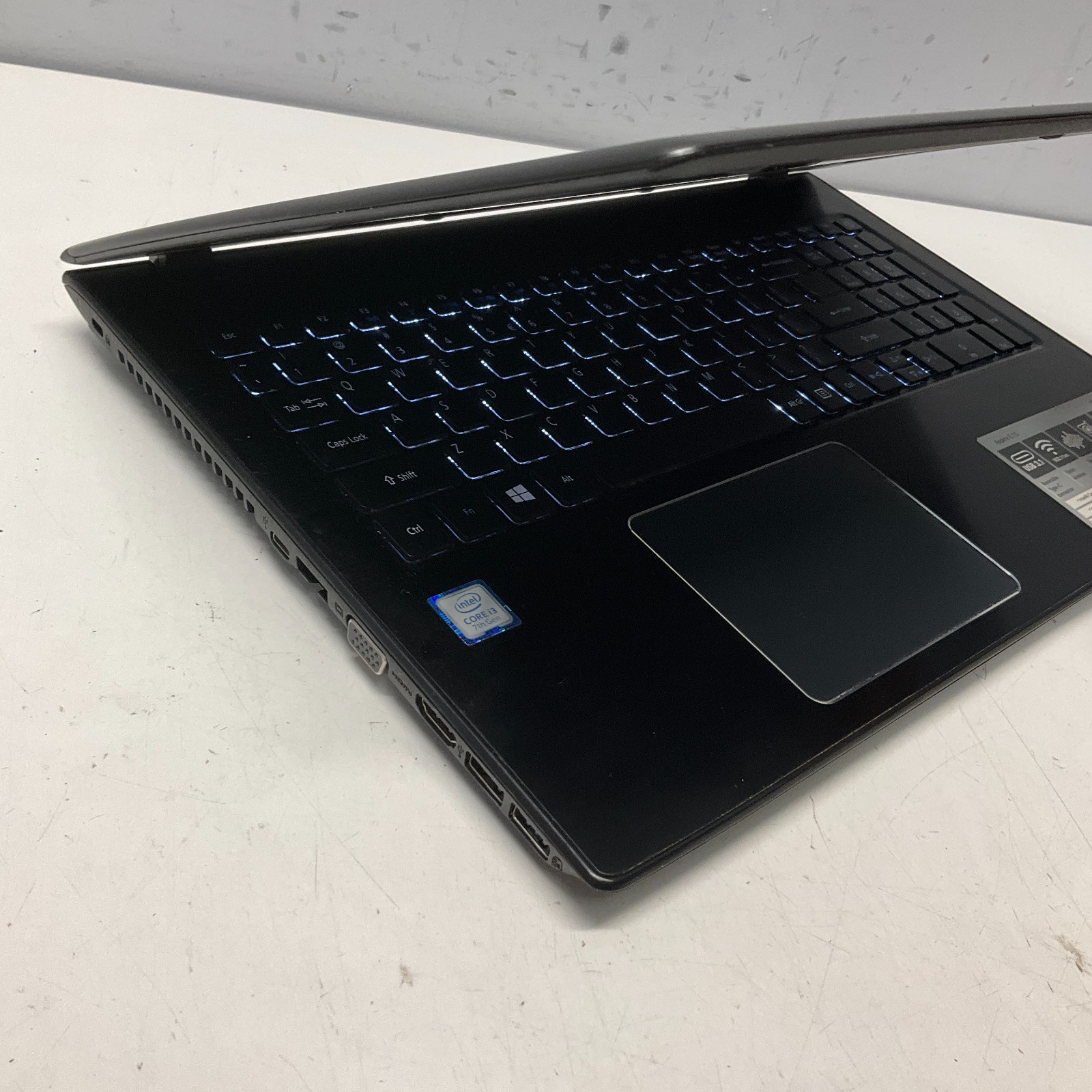 ACER ASPIRE E5-575 | I3-7100U 2.40 GHZ 4GB 250GB SSD Windows 10 Pro READ