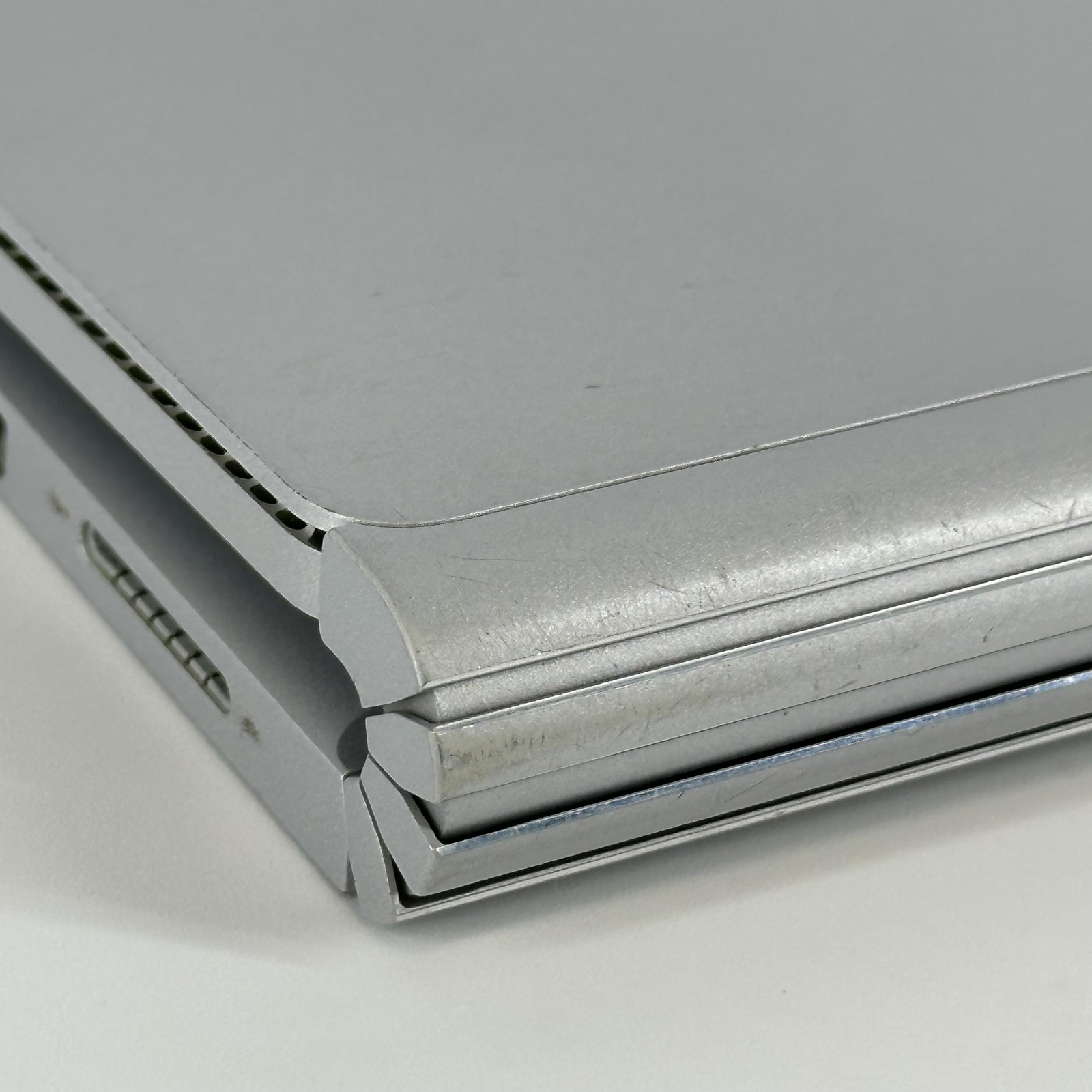 Microsoft Surface Book 1 13.5 QHD+ TOUCH i7-6600U 2.6GHz 16GB 1TB SSD NVIDIA GPU