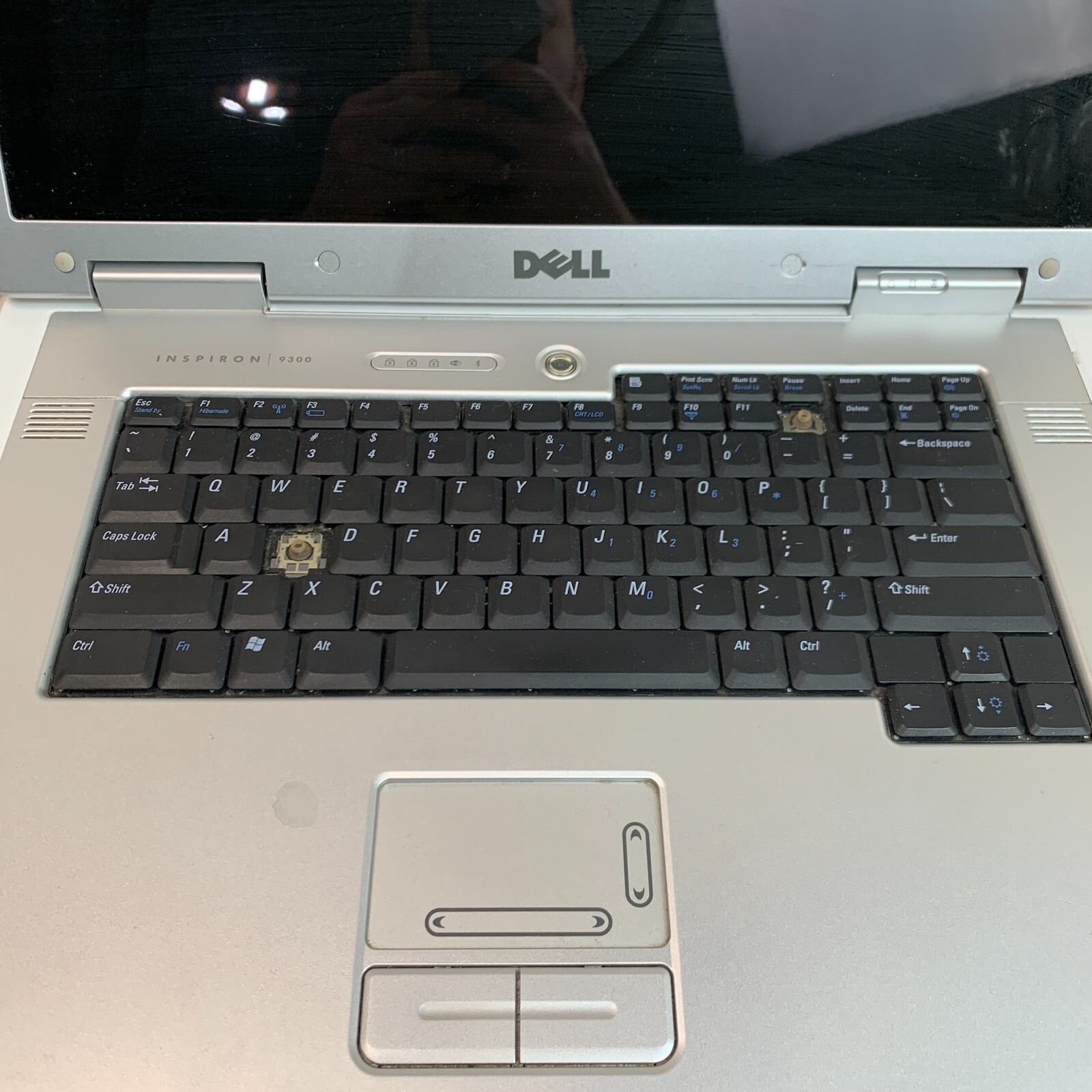 Dell Inspiron 9300 17″ Laptop Pentium M 2.0GHz 1GB RAM 100GB HDD XP (FOR PARTS)