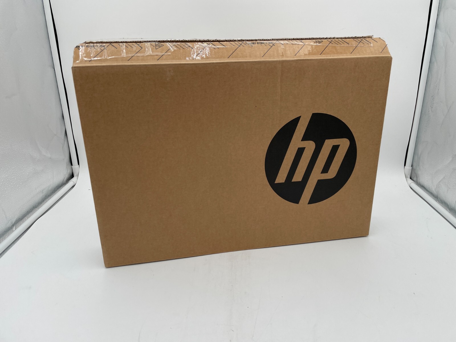 HP 14″ AMD Ryzen 3-7320U LPDDR5 4GB Radeon 256GB Windows 11 Home Silver – NOB