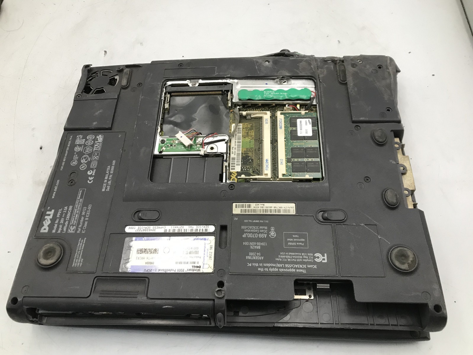 DELL LATITUDE C510 – FOR PARTS/DAMAGED – INTEL PENTIUM III – 256MB RAM -READ- BB