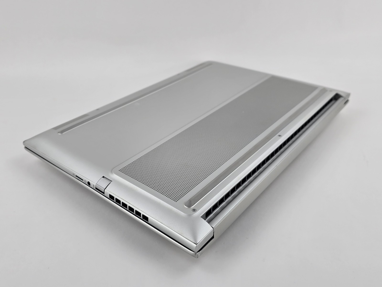 HP ENVY 16″ 120Hz Touch (Intel i7-13700H, 16GB, 1TB SSD, RTX 4060) – Used – Read