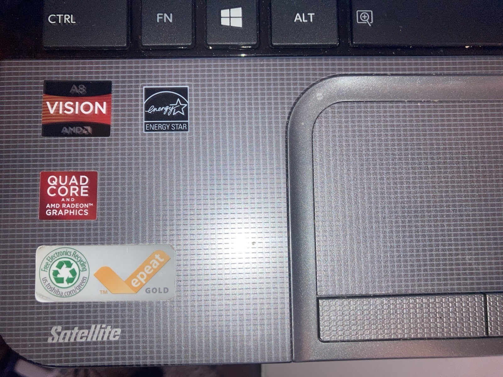 Toshiba Satellite L855D-S5117 AMD Laptop | Works Plugged In – Bad Battery