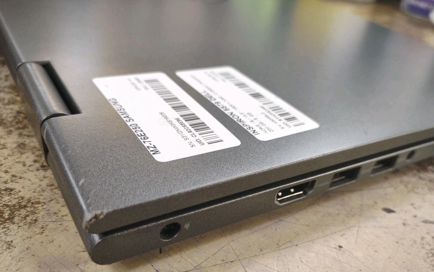 DELL INSPIRON 15 5579 2N1 TOUCH W/ i7-8550U 1.8GHz, 8GB RAM, 250GB HDD