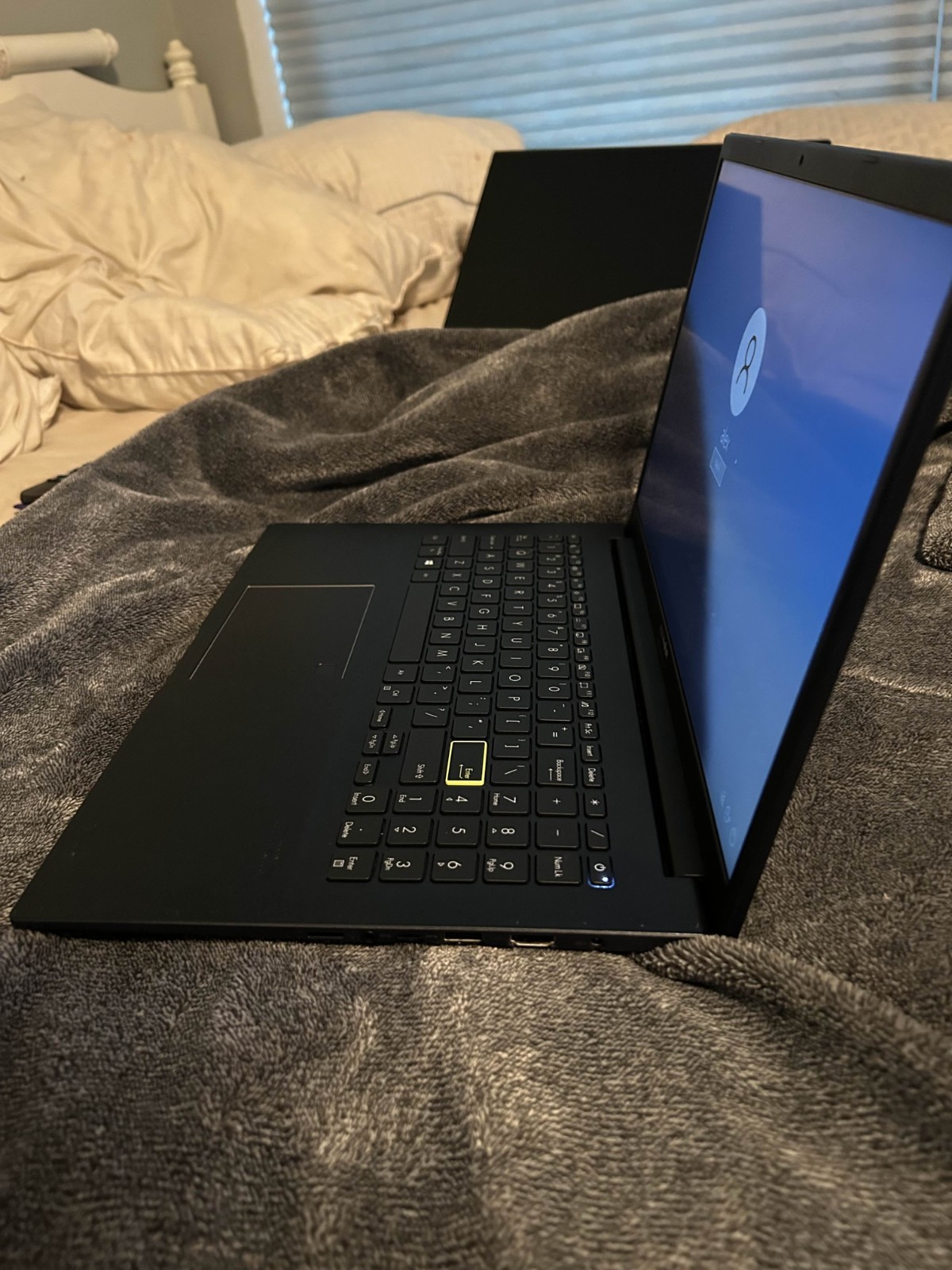 ASUS VivoBook 15 F513EA-OS36 15.6” (256GB SSD Intel Core i3-1115G4 3GHz 8GB)