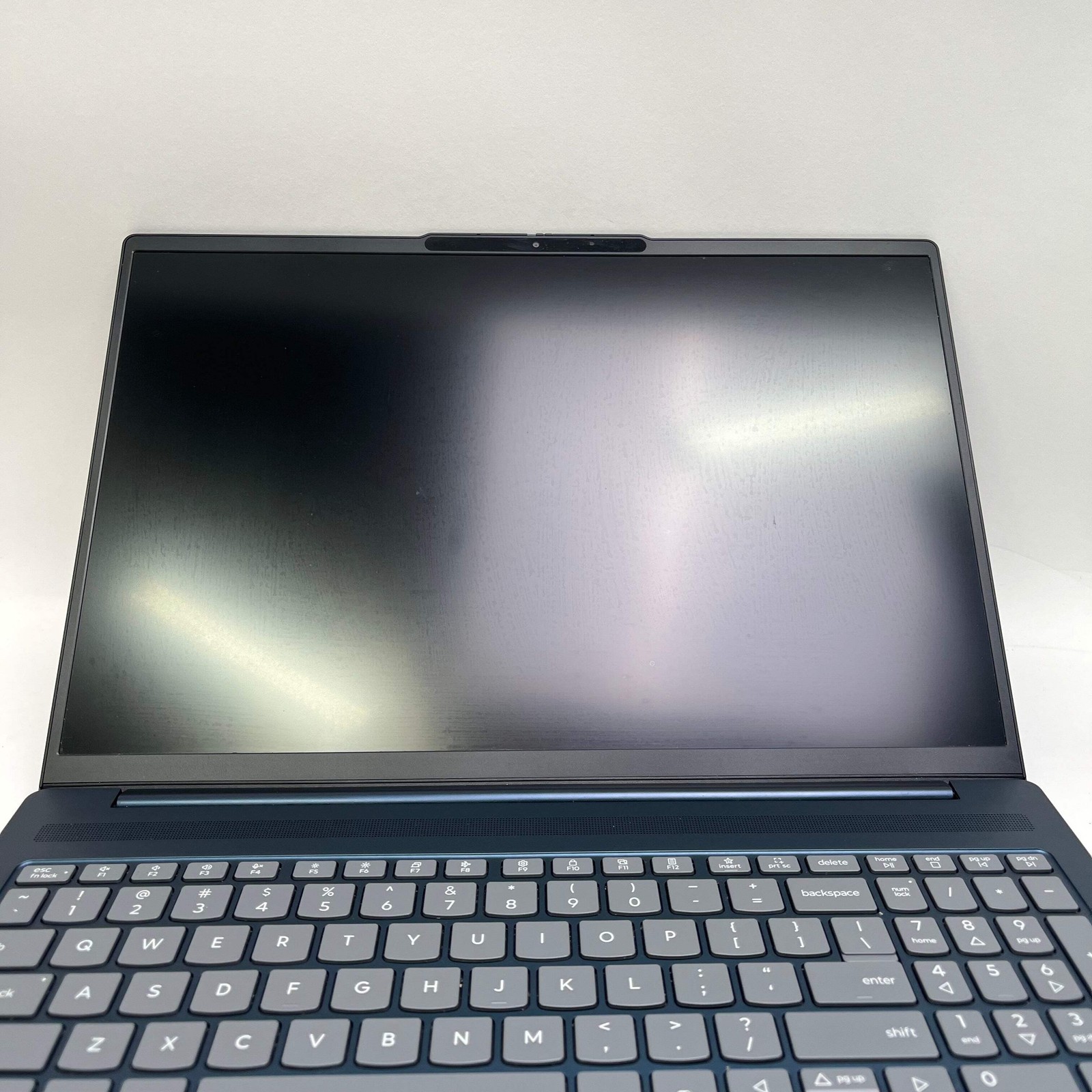 Lenovo IdeaPad Slim 5 16IRH10R 16″ Core 5 210H 2.2GHz 16GB RAM 512GB SSD