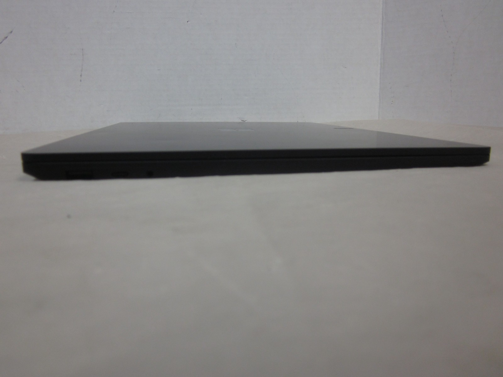 Microsoft Surface 3 1873 RYZEN 5 3580U 2.16GHZ NO OS, NO SSD, AC CRACKED SCREEN