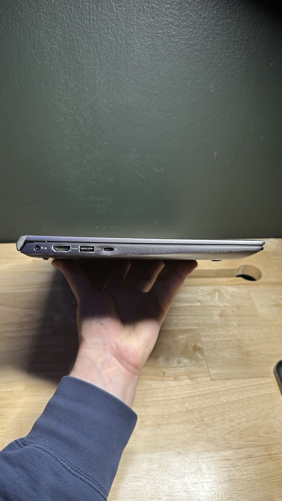 Dell Vostro 5402 14″ i7-1165G7 16GB 512GB CHARGER Included