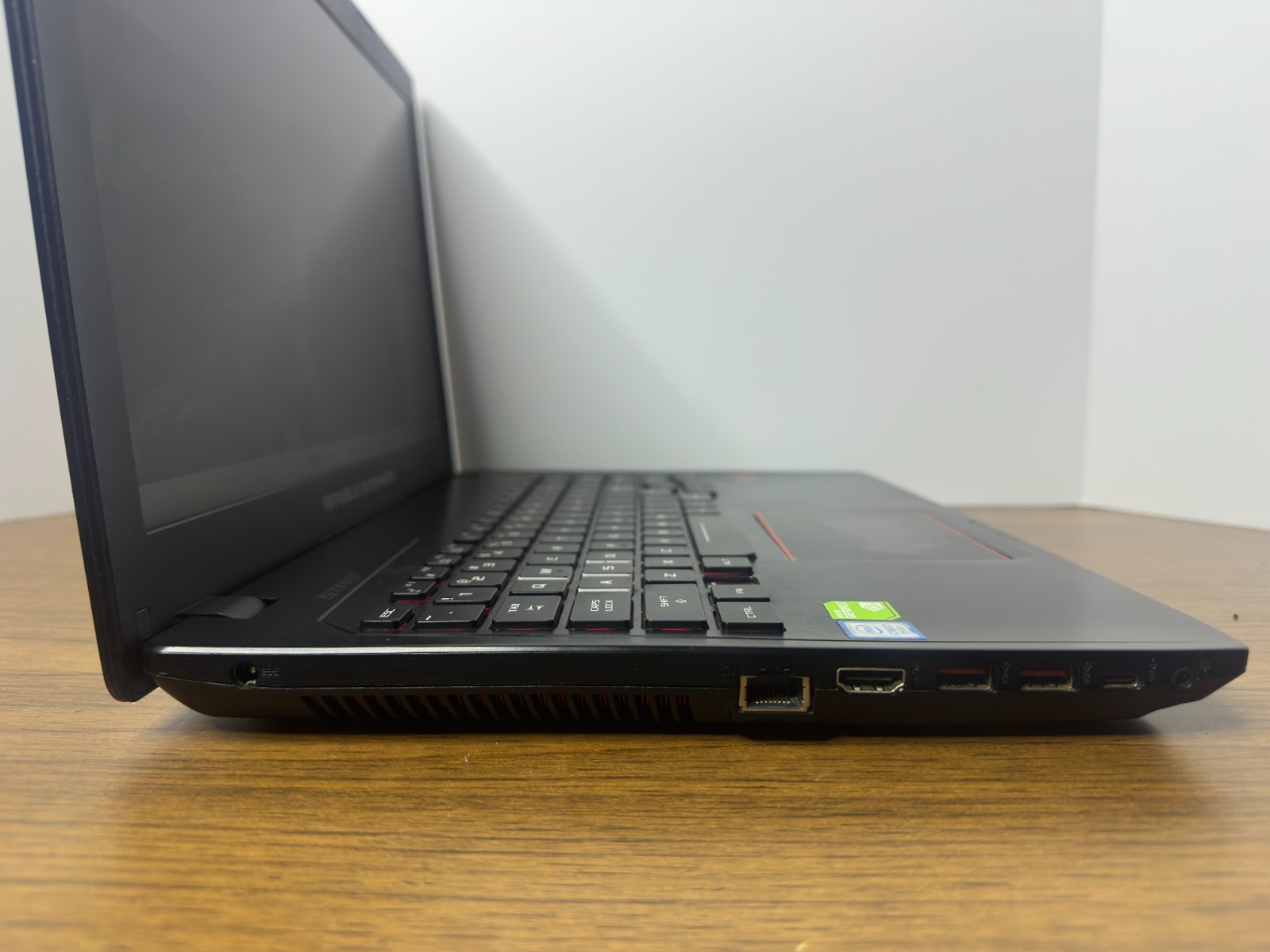 Asus ROG Strix GL553V | 15.6″| i7-7700HQ | 16GB | 256GB SSD | GTX 1050 *READ*