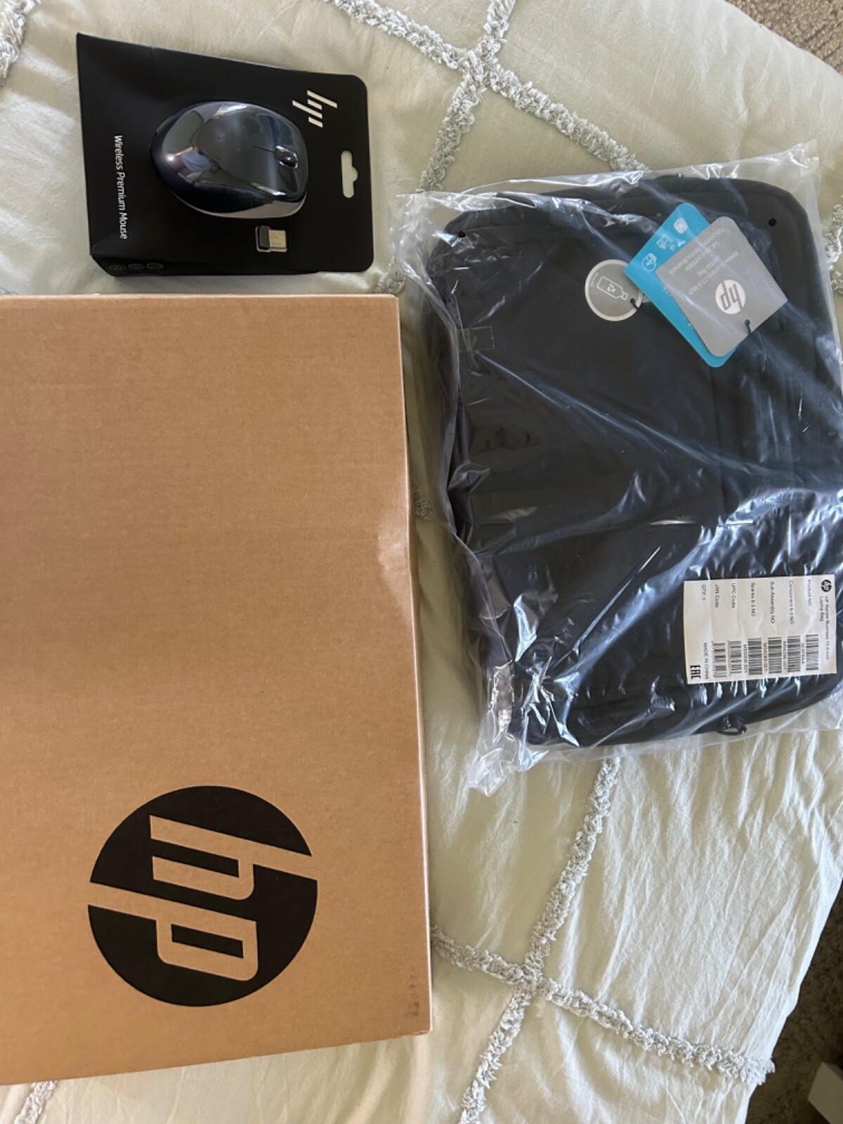 * BRAND NEW * HP ProBook 450 G10 15.6” BUNDLE (inc mouse and bag)