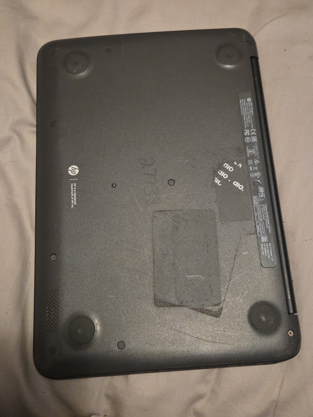 HP CHROMEBOOK 11 G5 EE..PARTS OR REPAIR. BUSTED SCREEN..NO CHARGER..UNTESTED