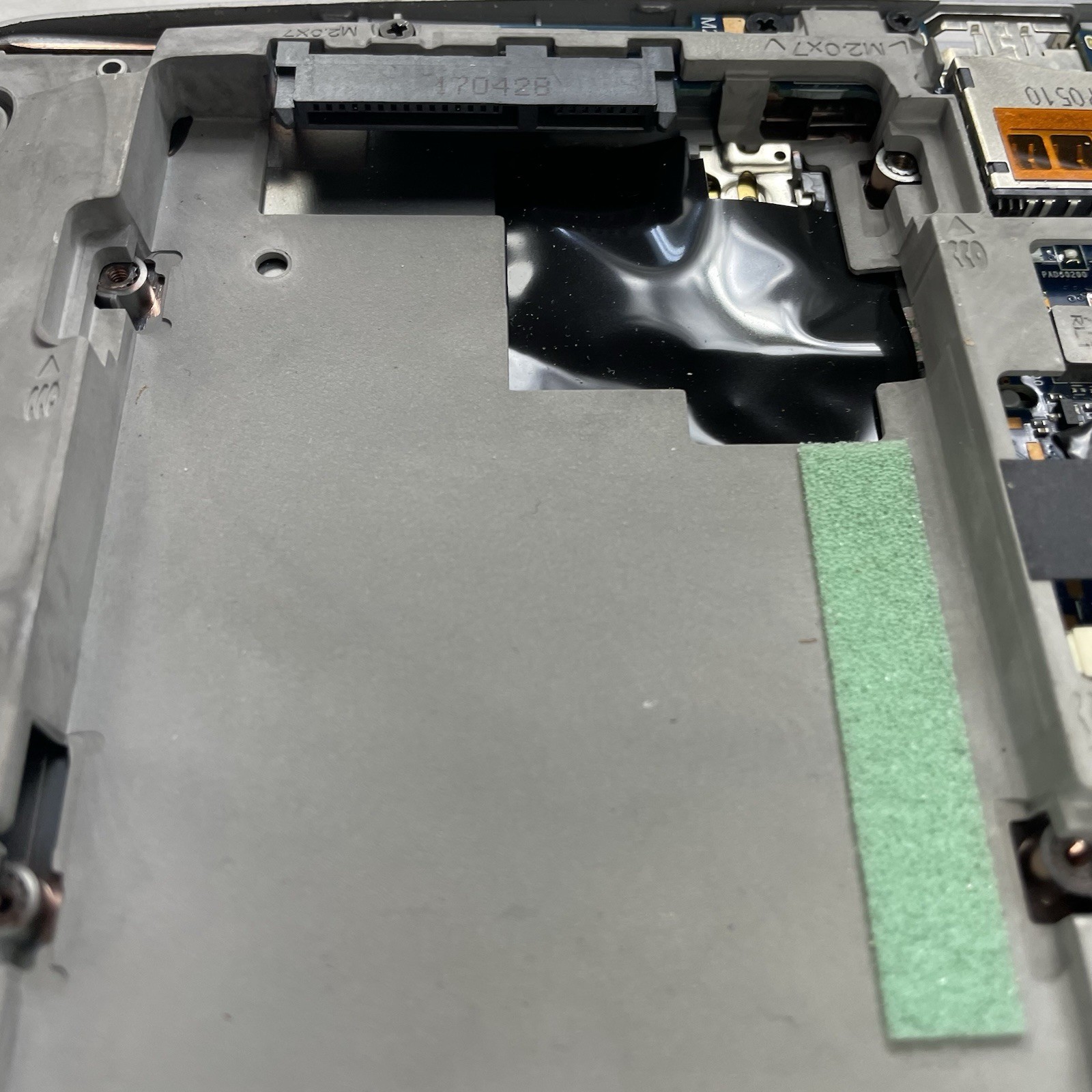 HP EliteBook 850 G3 15.6″ i5-6200U 2.30 GHz 8 GB RAM No SSD No OS – Bad Bottom