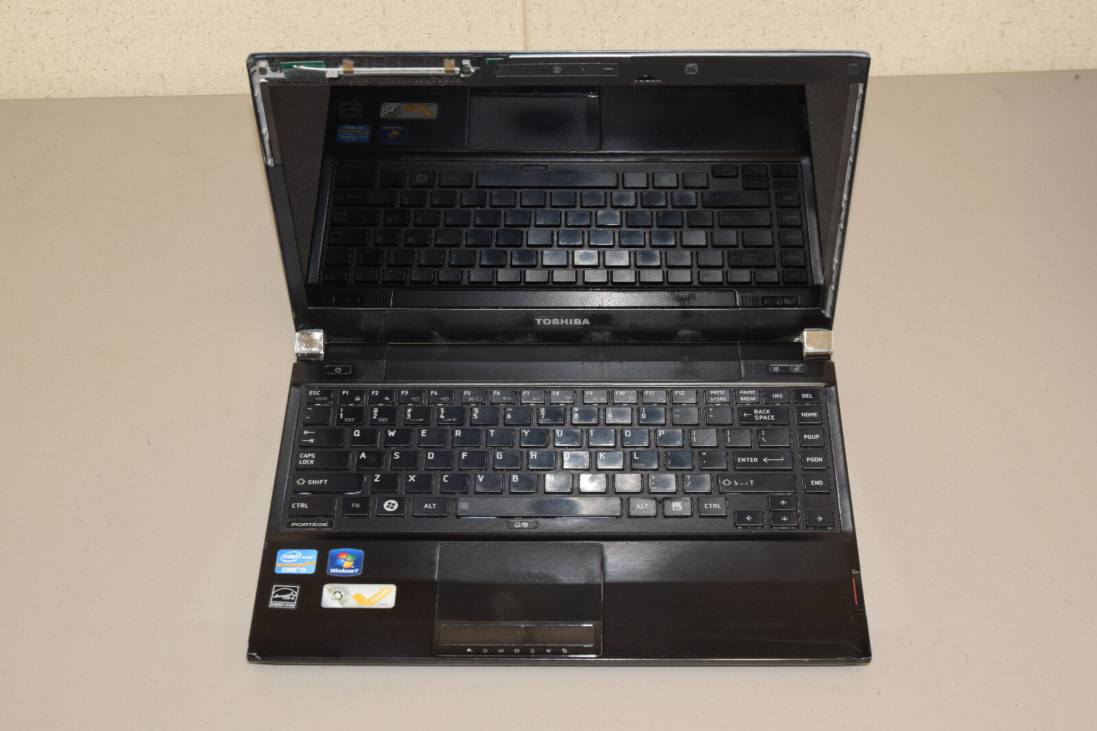 Dead Junk Toshiba Portege R835-P70 13″ Laptop Incomplete AS IS Parts Repair