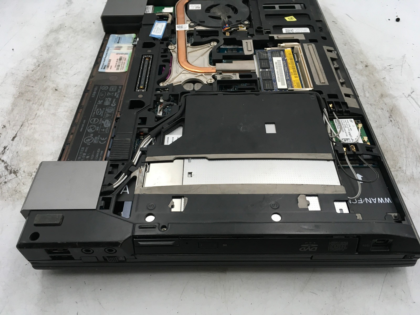 DELL LATITUDE E6400 – BOOTS TO BIOS- INTEL CORE 2 DUO – 2GB RAM – 14″ – READ -BB