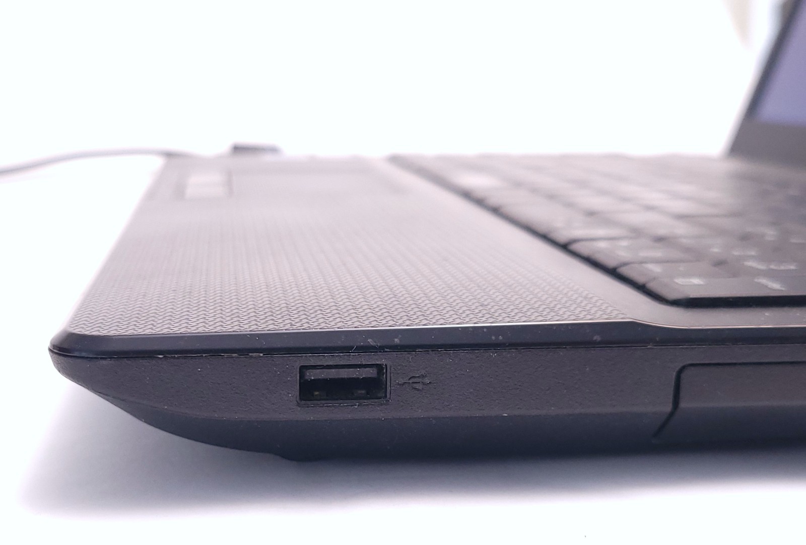 Asus X54C-BBK7 w/Charger — Pentium B960, 4GB RAM, VGA/HDMI-out, USB 3, Ethernet