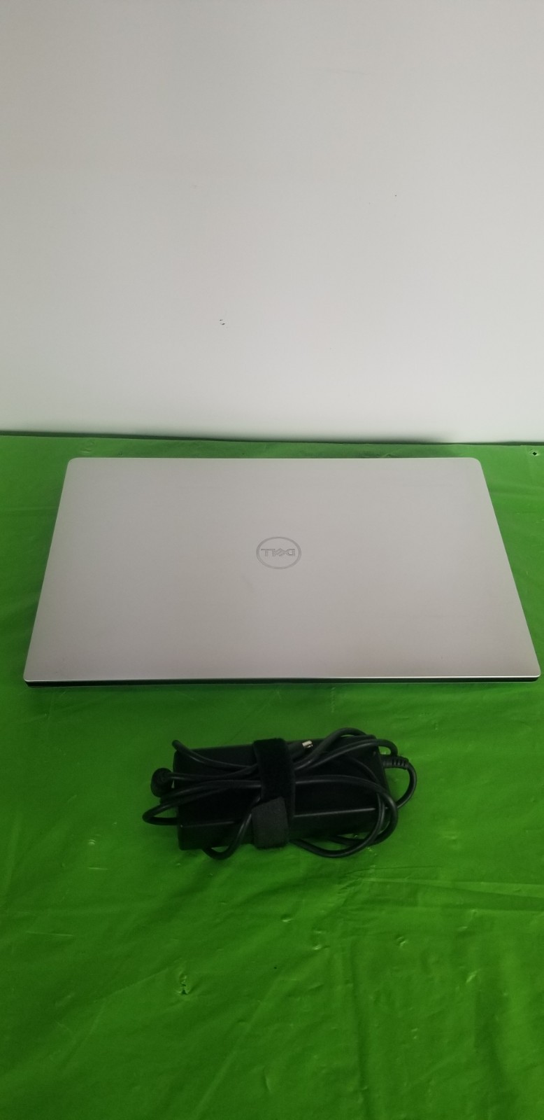 Dell Precision 5520 15.6″ Intel Xeon 2.80 E3-1505M V5-32GB RAM 512GB SSD WIN11