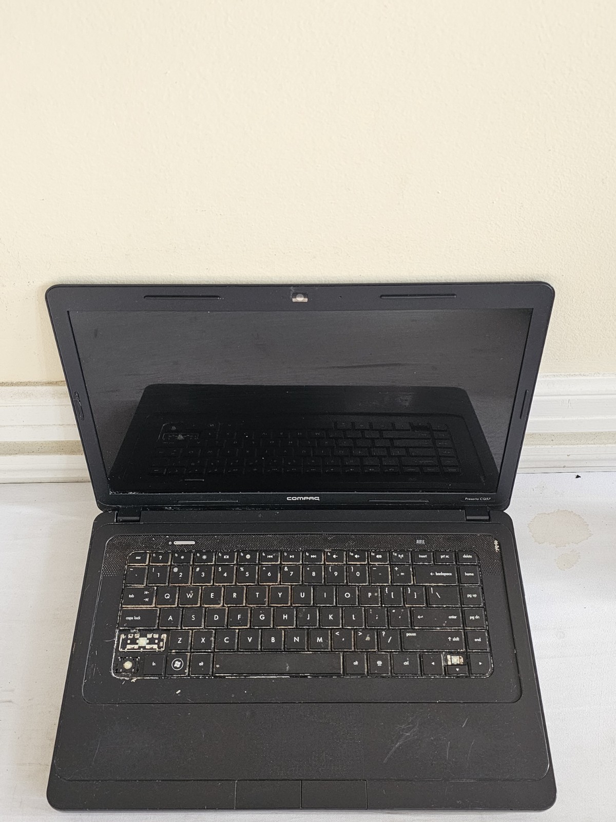 Compaq Pressario CQ57 Laptop – AMD C-50 – 3GB RAM – NO BATTERY – Win 10 – Read