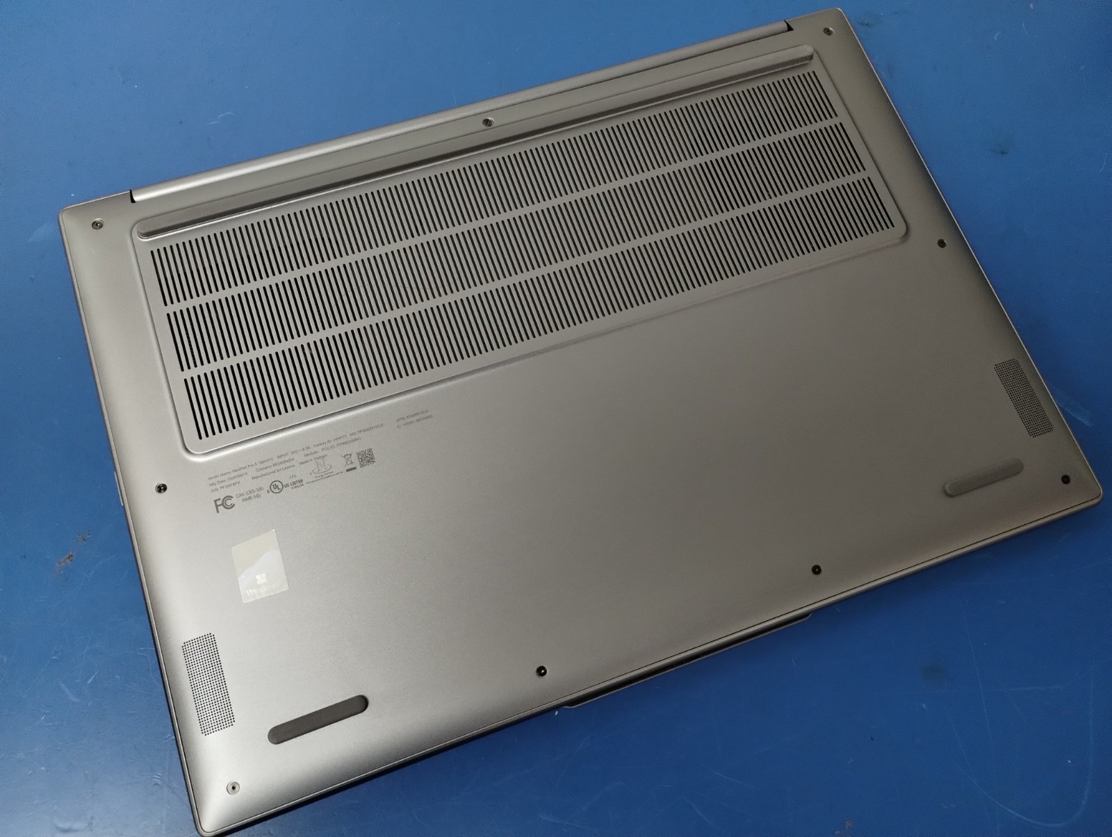 Lenovo IdeaPad Pro 5 16IAH10, Intel Core Ultra 9 285H, 32 GB RAM, 1 TB NVMe SSD