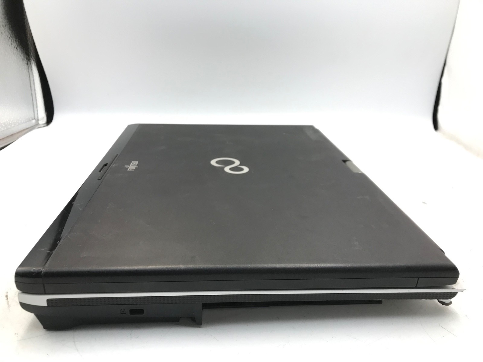 Fujitsu LifeBook T900 Intel Core i5-520M 2.4GHz 13″-CASE DAMAGE- MZ