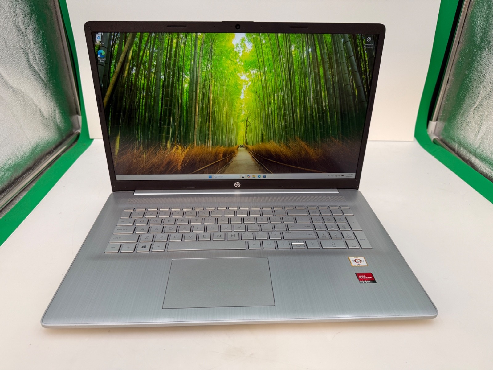 HP 17z-cp000-AMD Athlon Gold 3150U@2.4GHz 4GB DDR4 Ram 256GB NVME SSD W11H (790)