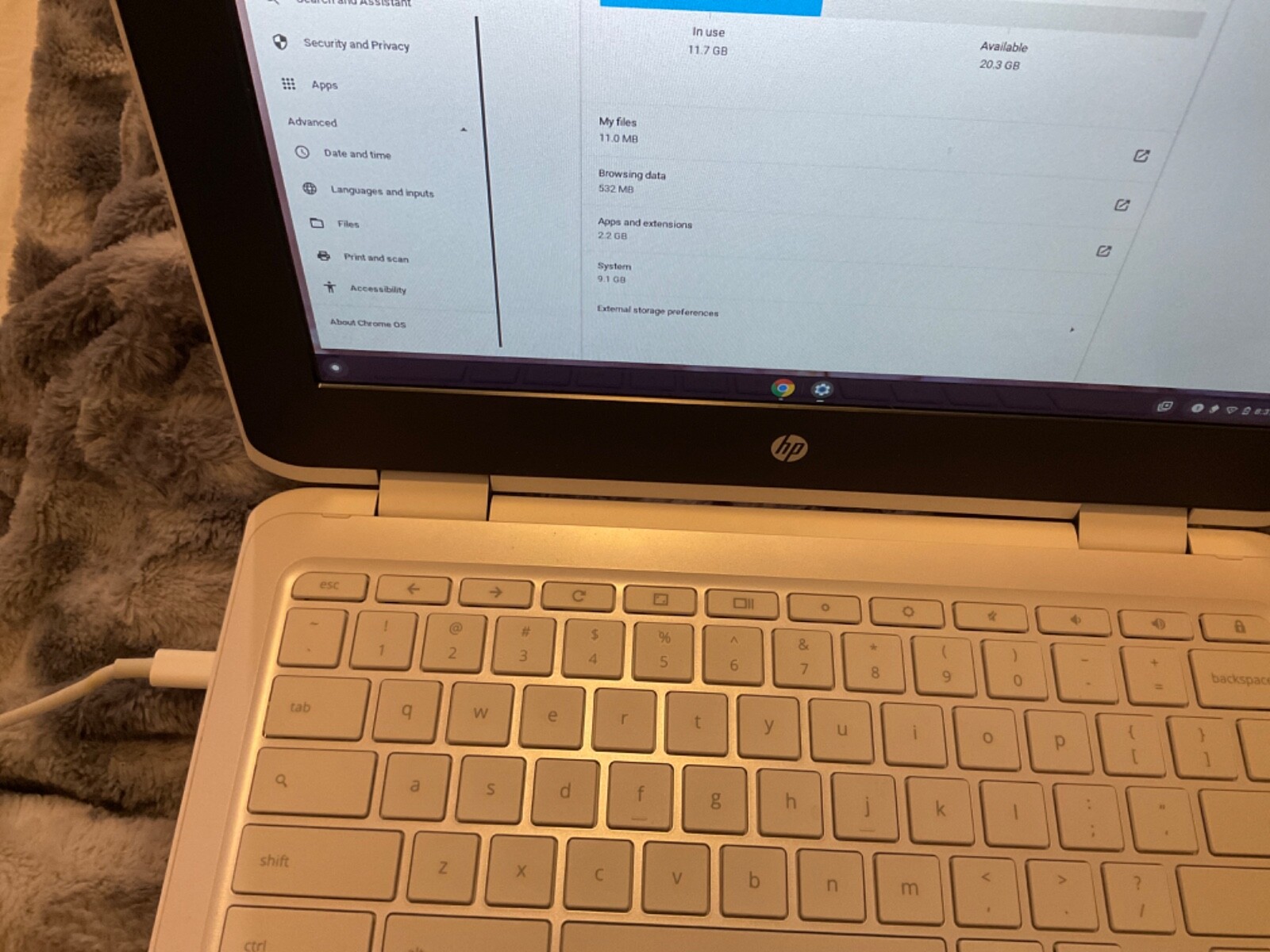 Barley used Chromebook hp x360 model 11 Color: White with a black trim GB:32