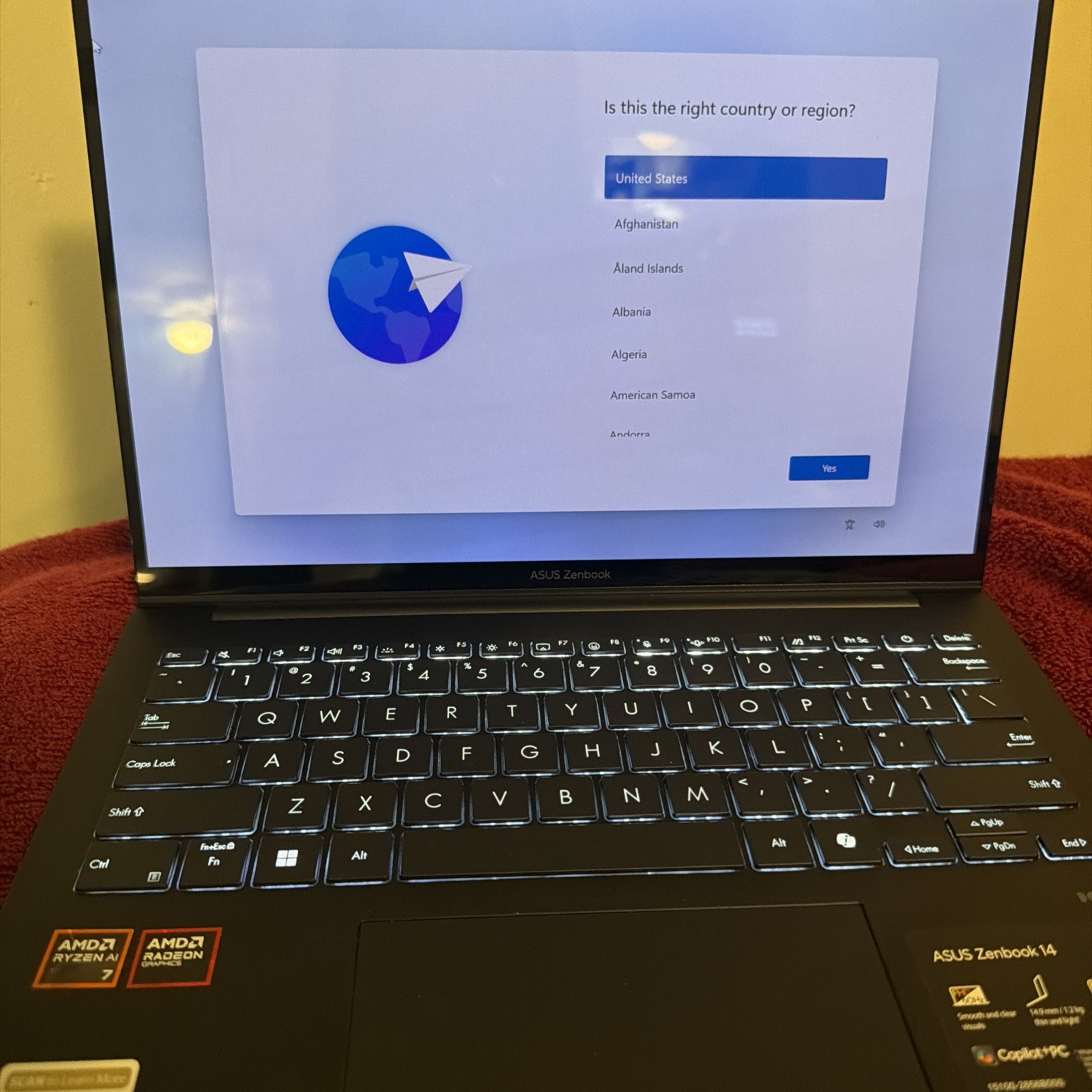 ASUS Zenbook 14 Touchscreen Laptop (1TB, AMD Ryzen AI 7 350, 32GB) Black *Read*