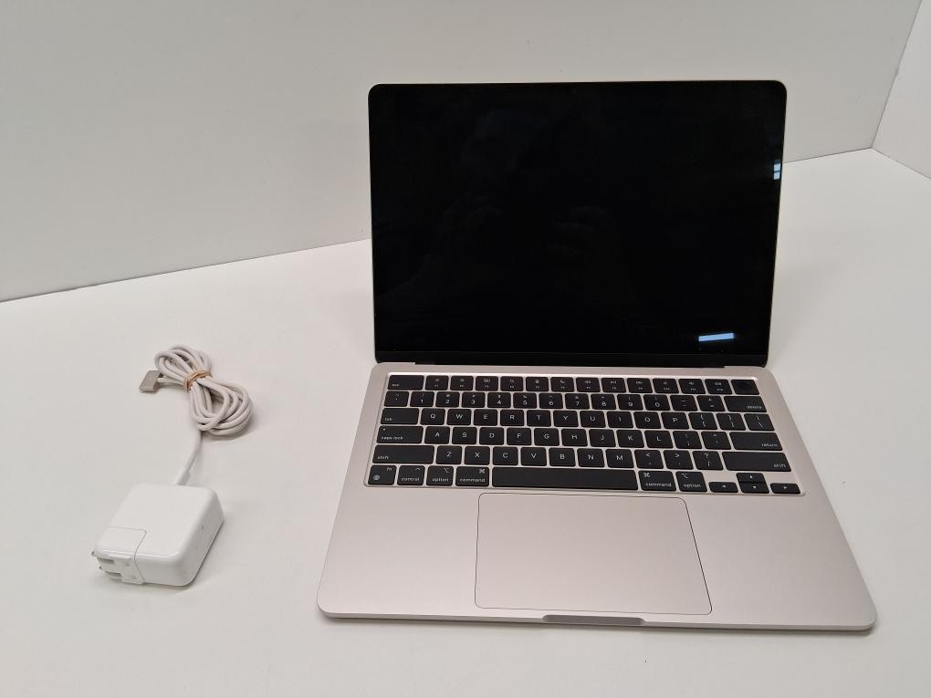 APPLE MACBOOK AIR A2681 (P06034982)