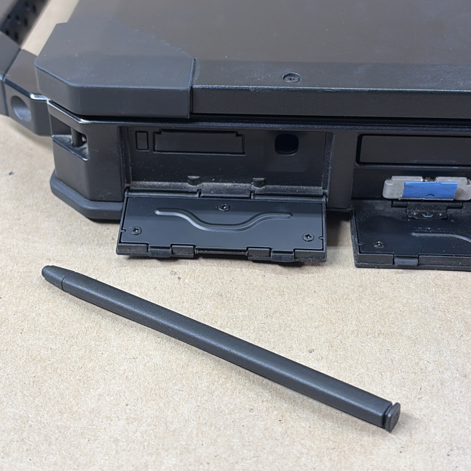 Dell Latitude 5424 Rugged 14″ i5-8350U 16GB RAM 256GB SSD Touch Win11 w/ Charger
