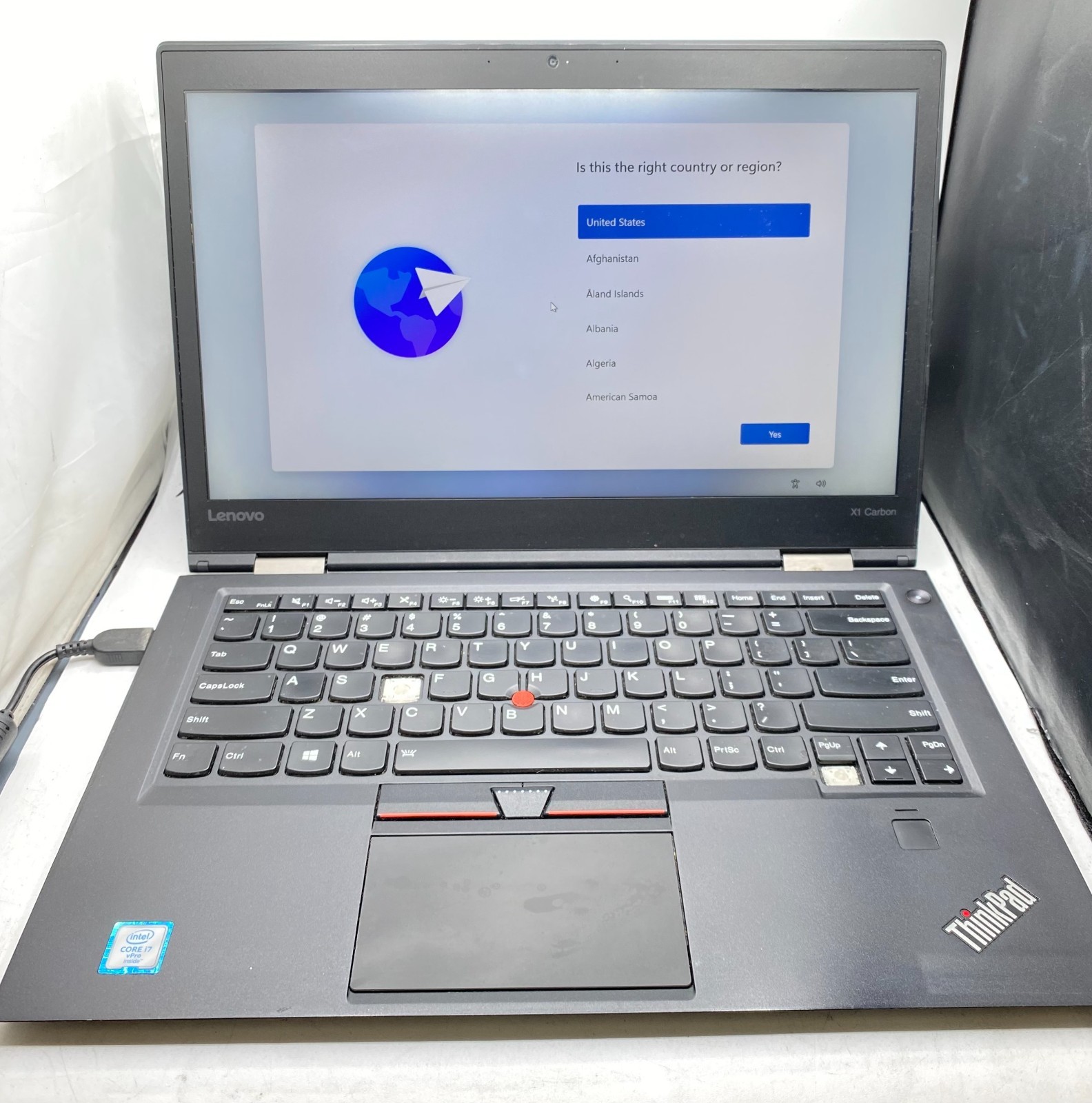 Lenovo ThinkPad X1 Carbon 4th Gen 14″ Laptop i7-6600U 2.60GHz 8GB RAM 256GB SSD