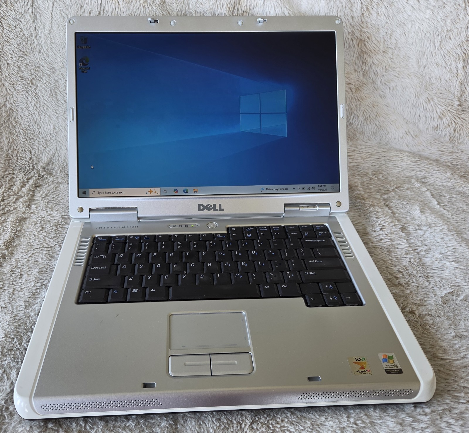 Dell Inspiron 1501, 15.4″, 4GB ram, 250GB SSD, Windows 10!