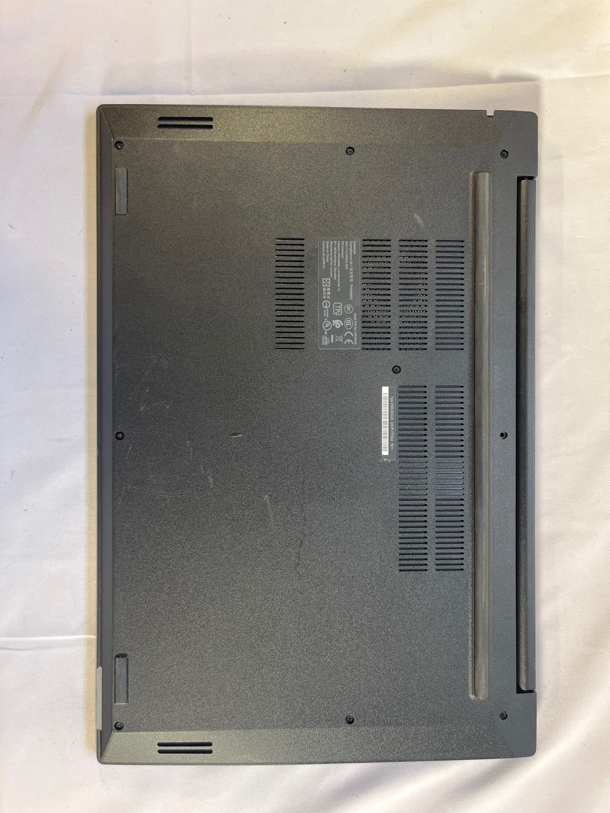 Lenovo ThinkPad E590 Intel Core i5-8265U 16 GB 250GB SSD 15.6″