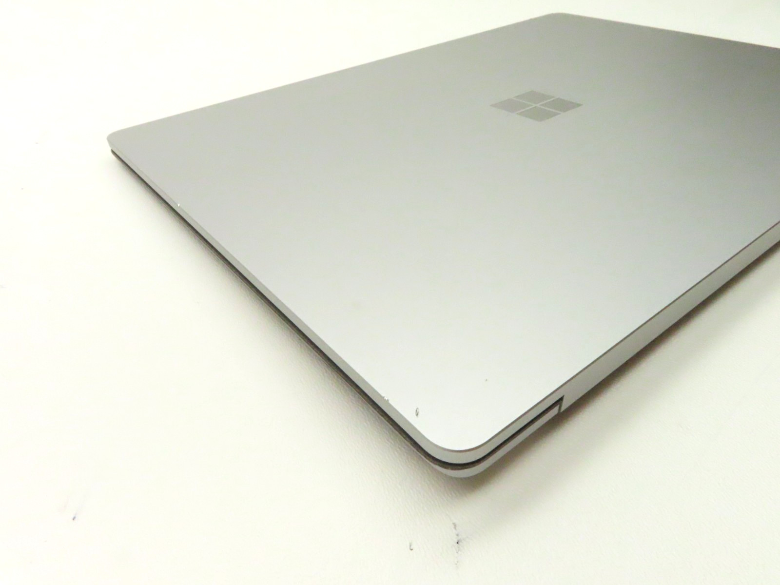 Microsoft Surface Laptop 5 1950 13.5″ Intel i5-1235U 1.3GHz 8GB RAM 256GB SSD