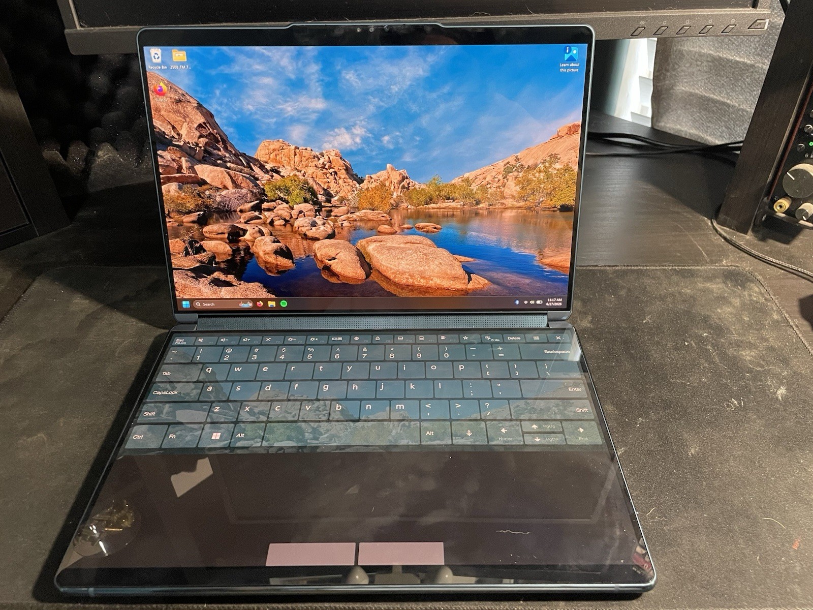 Lenovo Yoga Book 9 13IRU8 13.3-inch i7-1355U 16GB RAM 1TB SSD