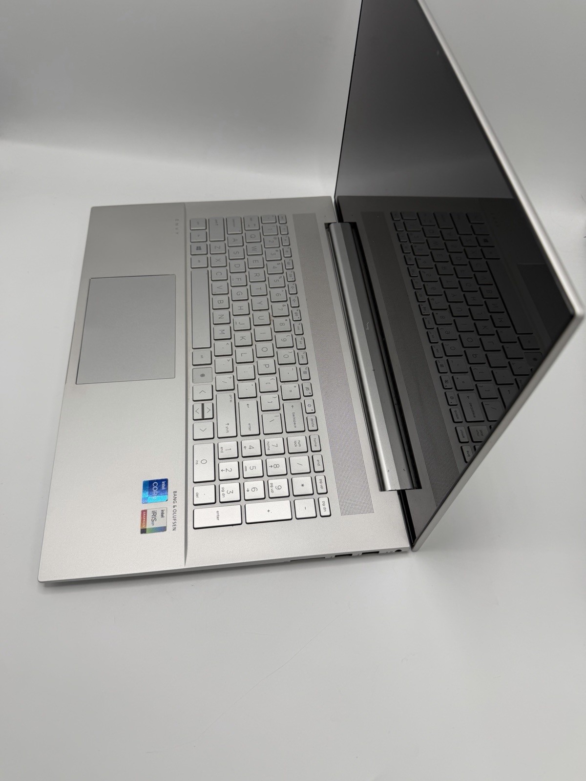 HP Envy 17m-ch0013dx 17.3” Touch i7-1165G7 16GB RAM 512GB SSD Windows 11 Iris Xe