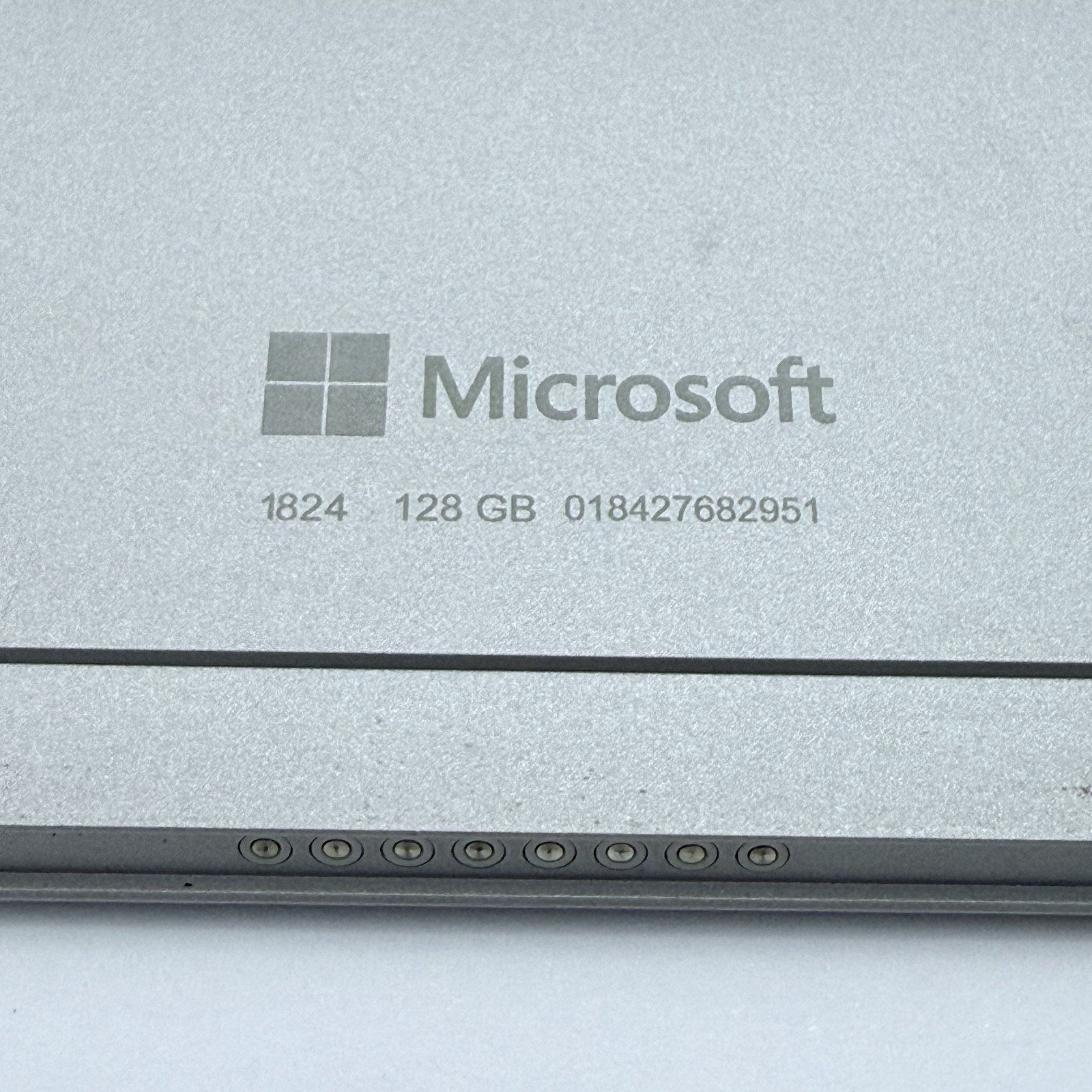 Microsoft Surface Go 1824 Pentium 4415Y 8GB RAM 128GB SSD 10″ – Silver (GRADE C)